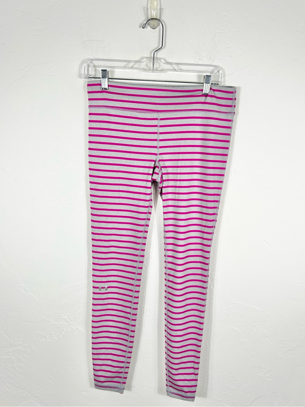 Under Armour HeatGear Gray Pink Striped Leggings Size Medium